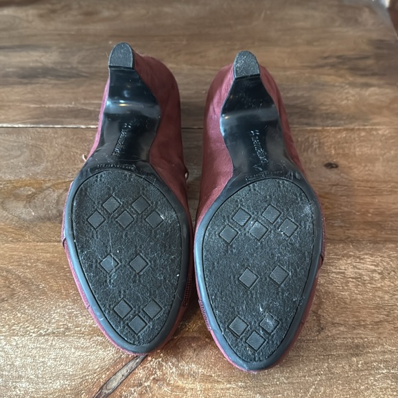 Size 9 maroon suede Mary Jane naturalizer pumps - Picture 5 of 7
